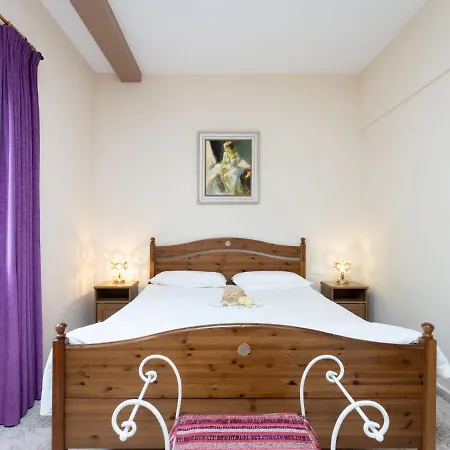 Flores De Erika- Dalias By Interhome *